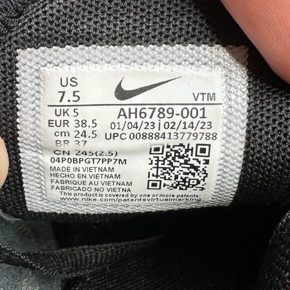 Womens Size 7.5 Nike Air Max 270 Shoes Black / White Athletic Running Sneakers - Picture 9 of 9